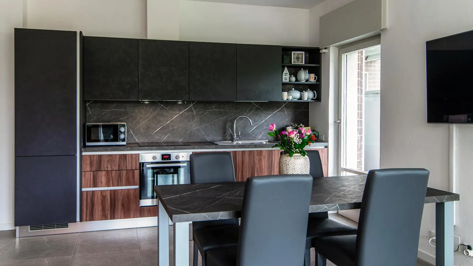 Joivy Stylish 2-Bedroom Apartment By Lake Como