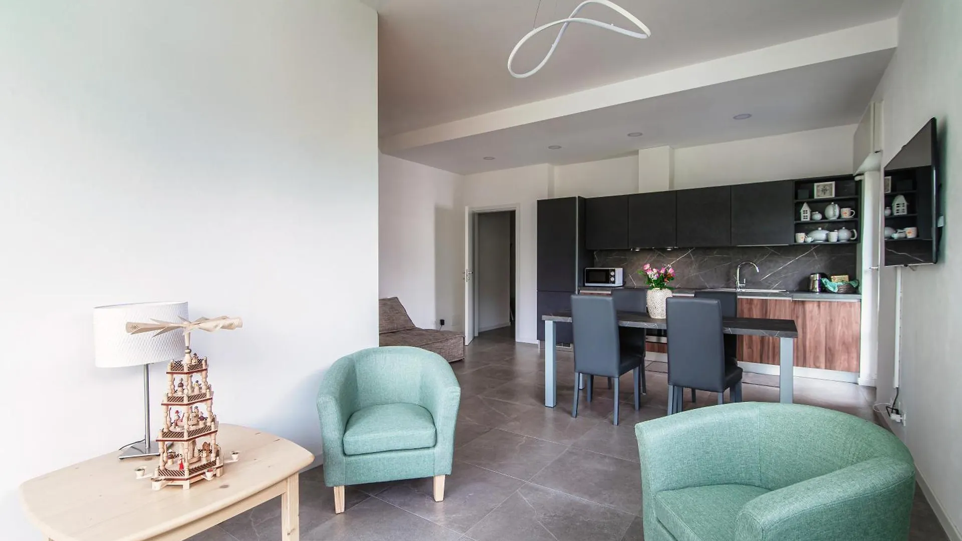 Joivy Stylish 2-Bedroom Apartment By Lake Como
