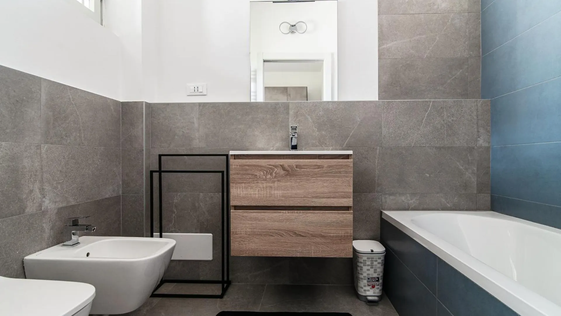 Joivy Stylish 2-Bedroom Apartment By Lake Como